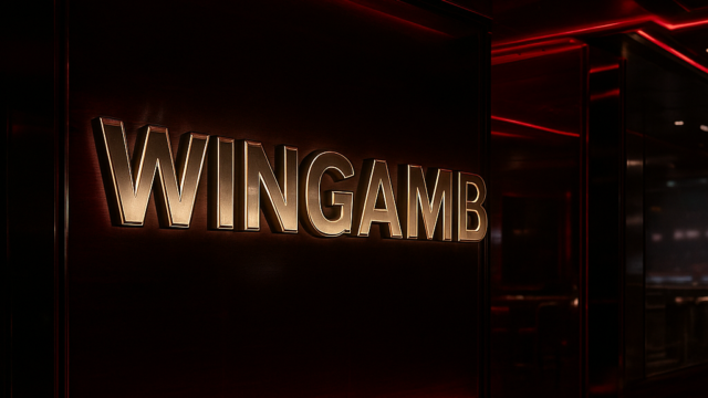Wingamb mobil bahis için lüks bir casino girişinde kırmızı aydınlatmalı WINGAMB yazısı